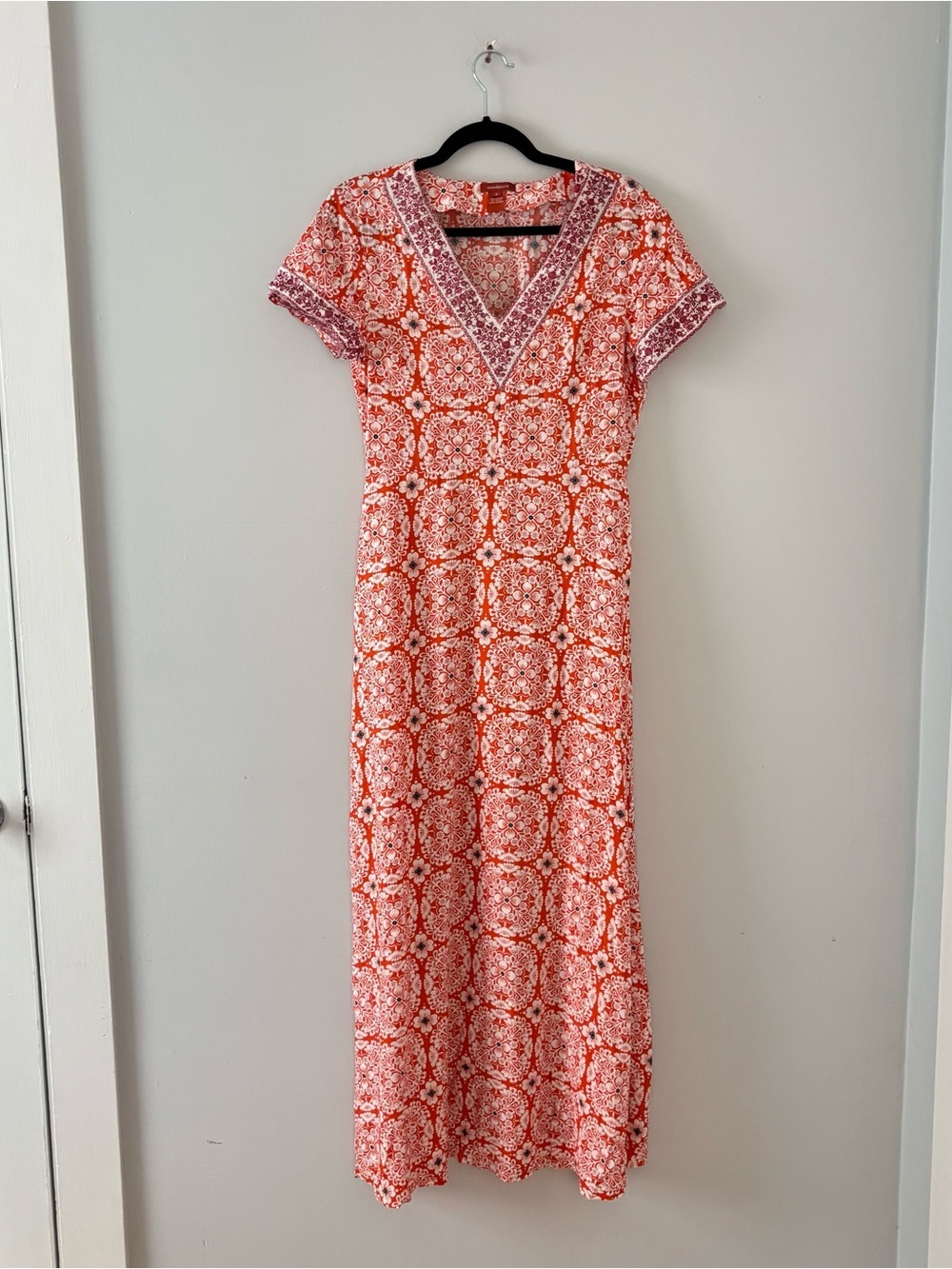 Sundance Printed Maxi Dress V-Neck Short Sleeve Lightweight Border Trim Red
